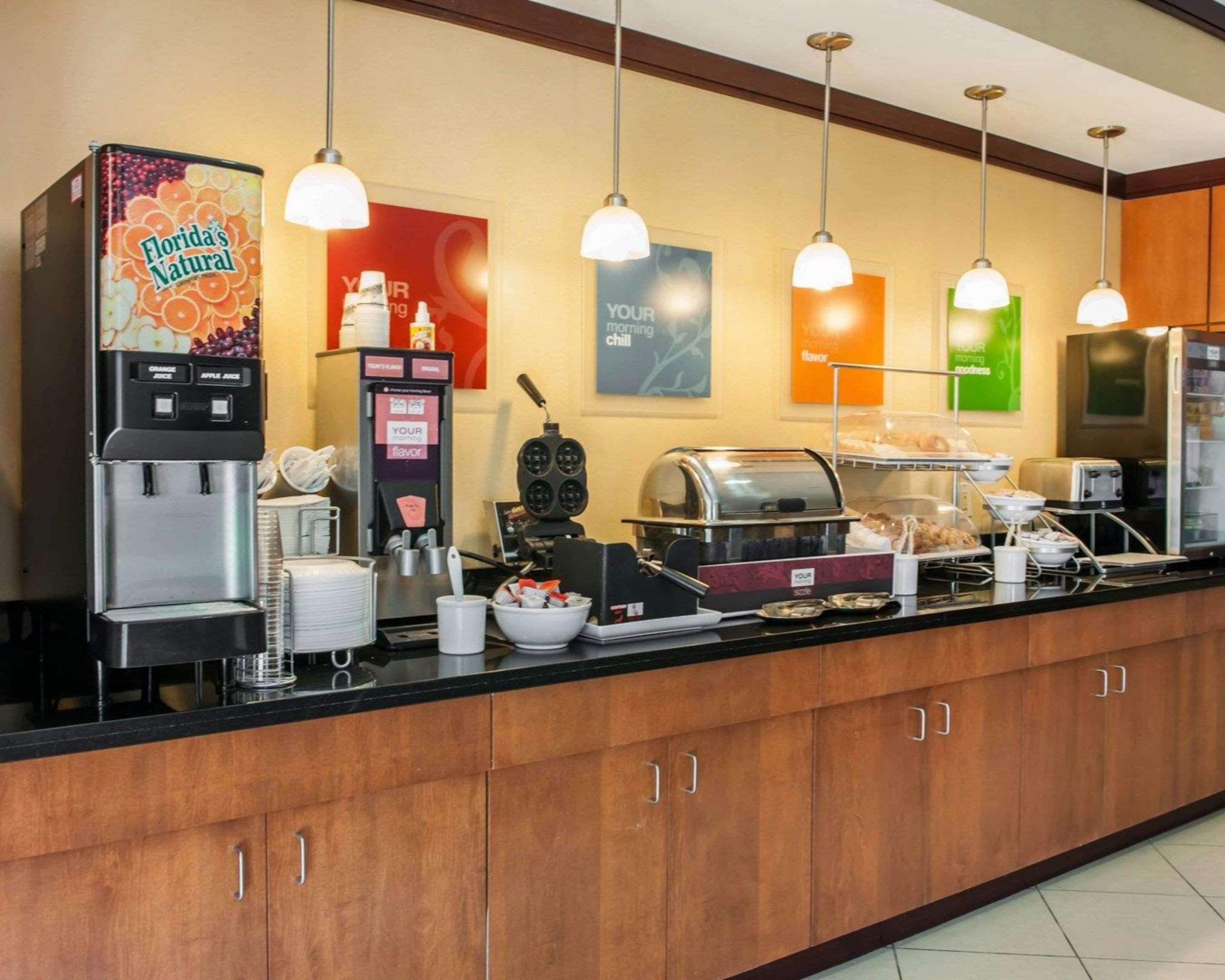 Comfort Suites Southport Luaran gambar