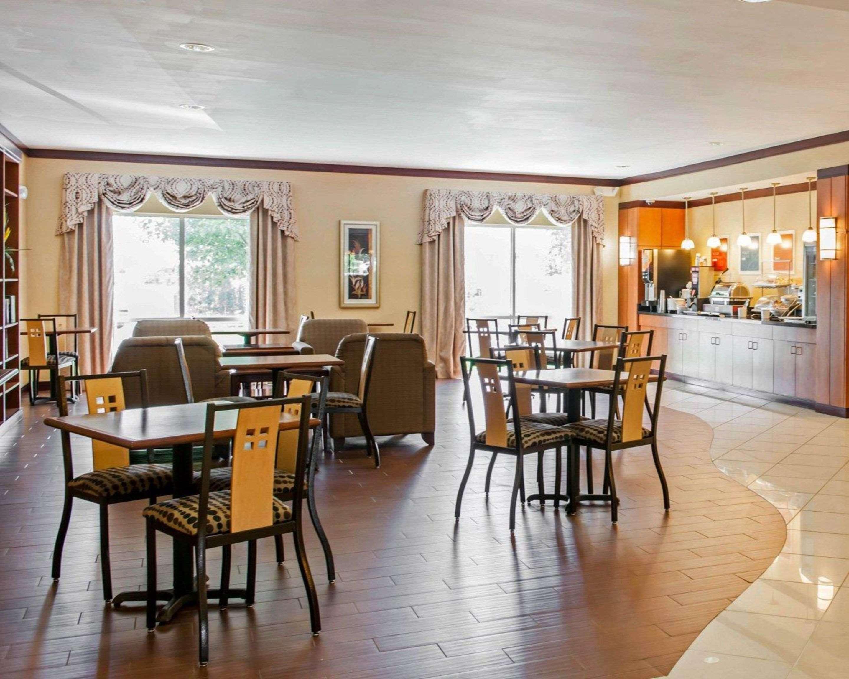 Comfort Suites Southport Luaran gambar