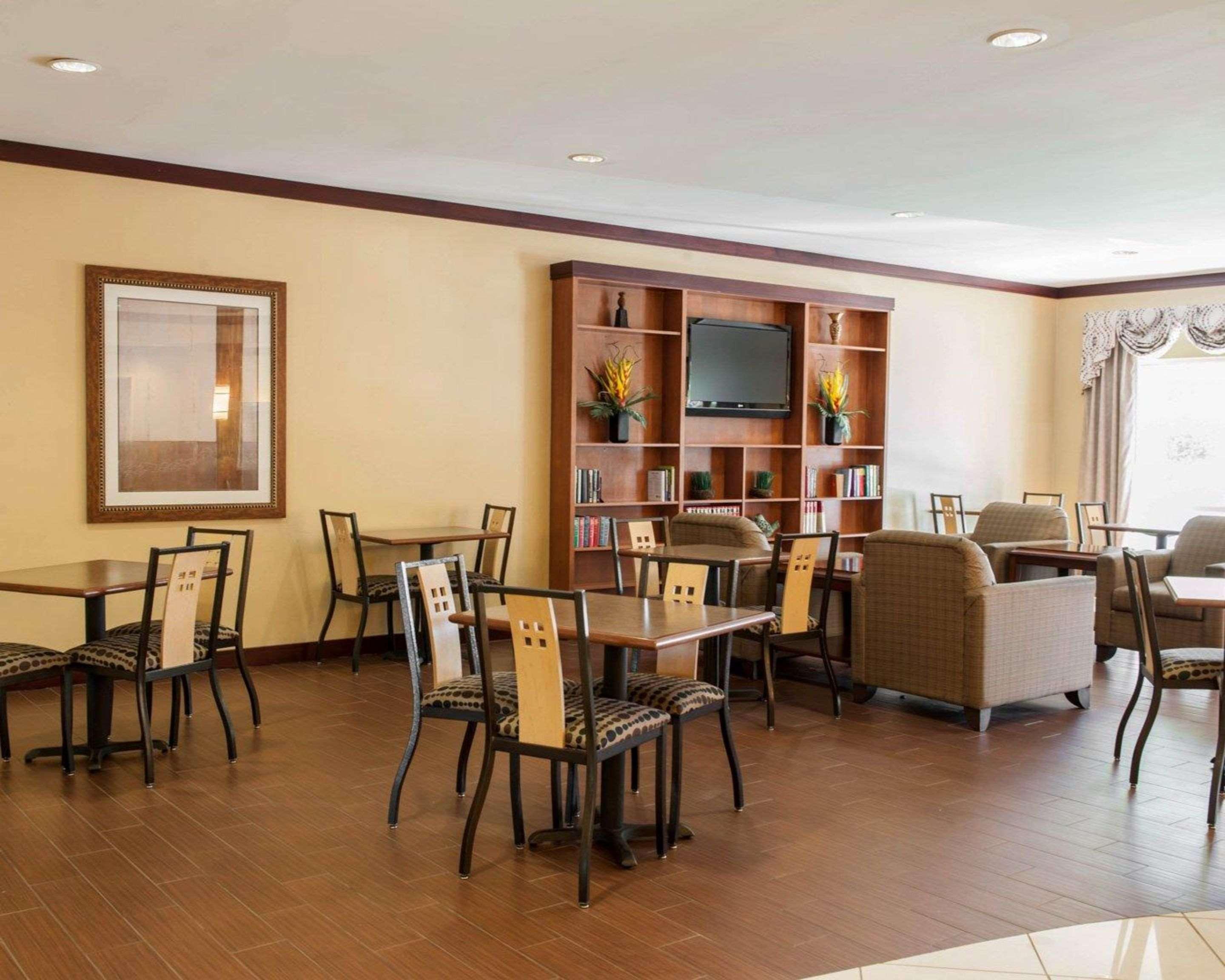 Comfort Suites Southport Luaran gambar