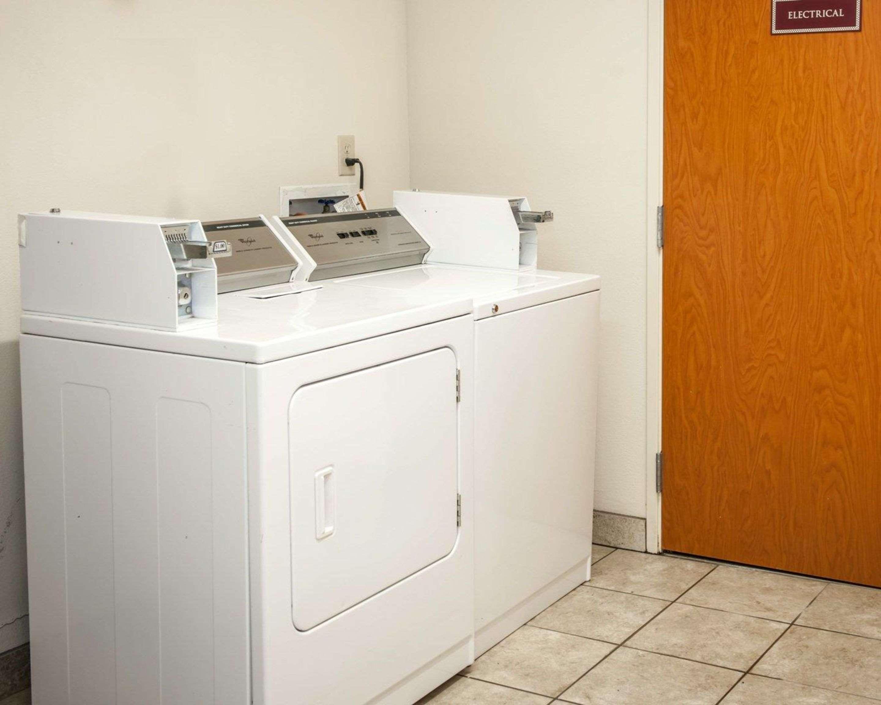 Comfort Suites Southport Luaran gambar